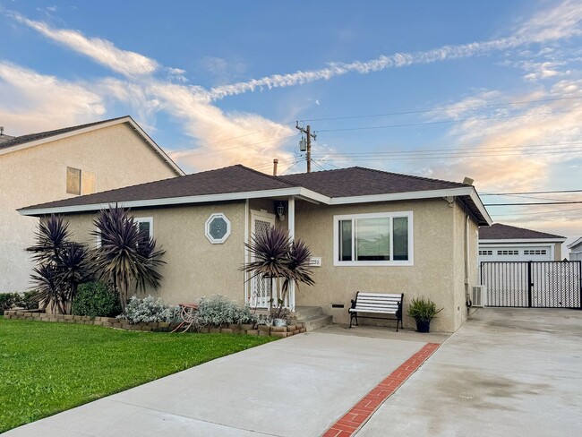 Building Photo - Cozy and Charming 2Bd 1Ba in lovely neighborhood of Torrance