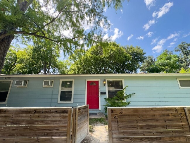 Photo - 610 Genard St Townhome