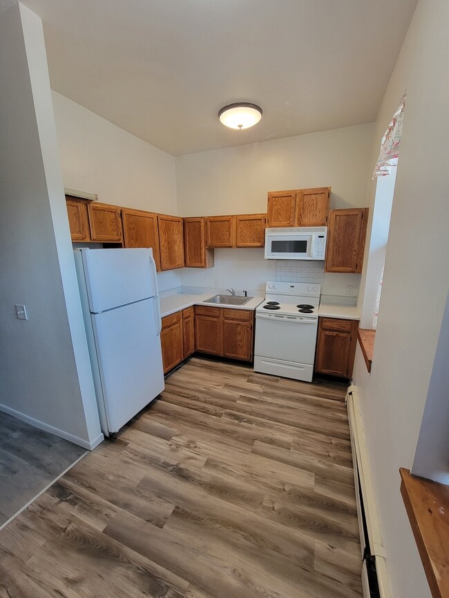 Building Photo - 1337 Main St Unit 4 Rental