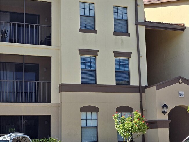 Building Photo - 12940 Positano Cir Unit 201