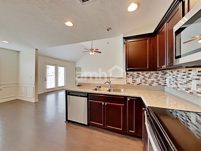 Photo - 123 Farmbrook Ct