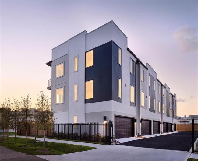 Building Photo - 5908 Val Verde St Rental