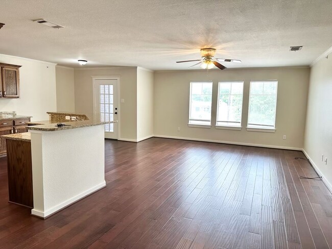 Photo - 2 Bedroom 1 Bath - End Unit Apartment (40%... Unidad Apt G