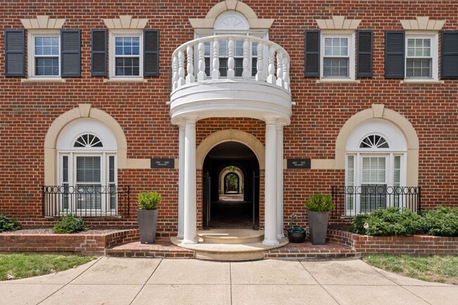 Photo - Available Now! Updated //3 Bedroom 2.5 Bat...