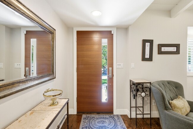 Photo - 2721 Wilshire Dr S