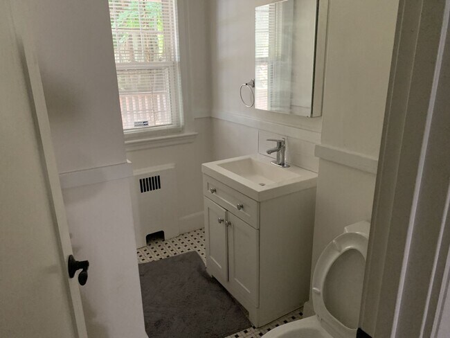 Photo - Modern Condo with 1.5 Bathrooms and new appliances