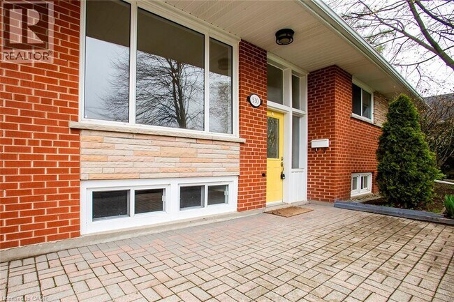 Photo - 530 Lees Ln