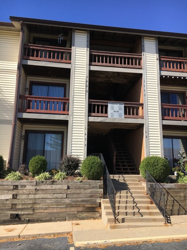 Building Photo - Summergate Parkway Condominiums