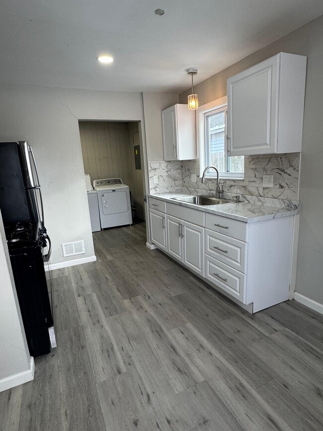 Photo - 5901 Roosevelt St