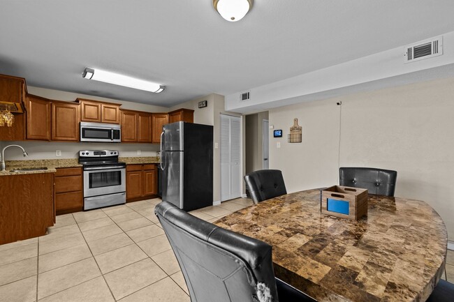 Photo - Bright & Cozy 2-Bedroom Townhouse with Solar Panels – Virginia Beach