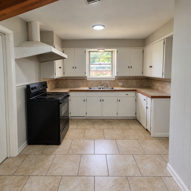 Photo - 207 Rosewood Dr