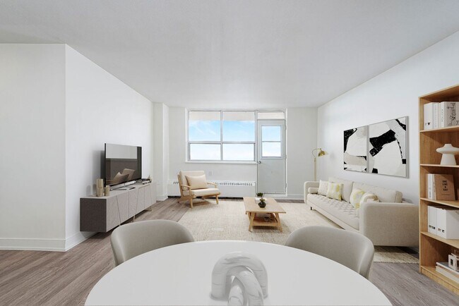 Photo - 100 Dundas Street