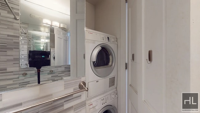 Photo - West 52nd Street Unidad 1W