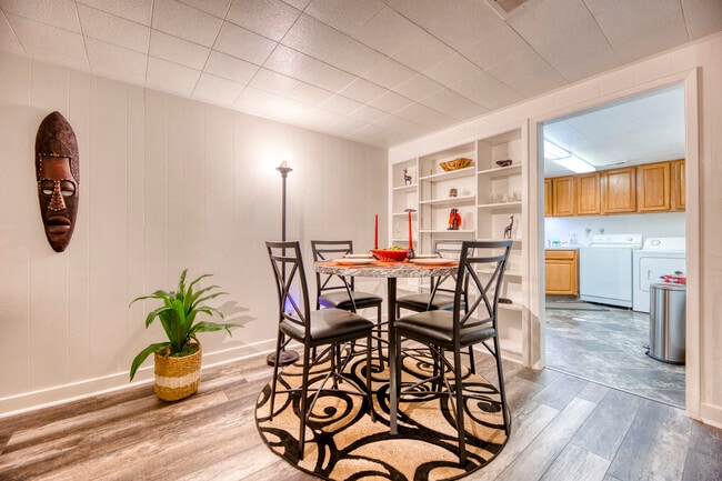 Photo - 1735 Upham St