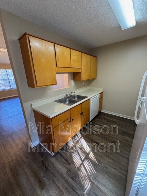 Photo - 141 Hunt Club Ct