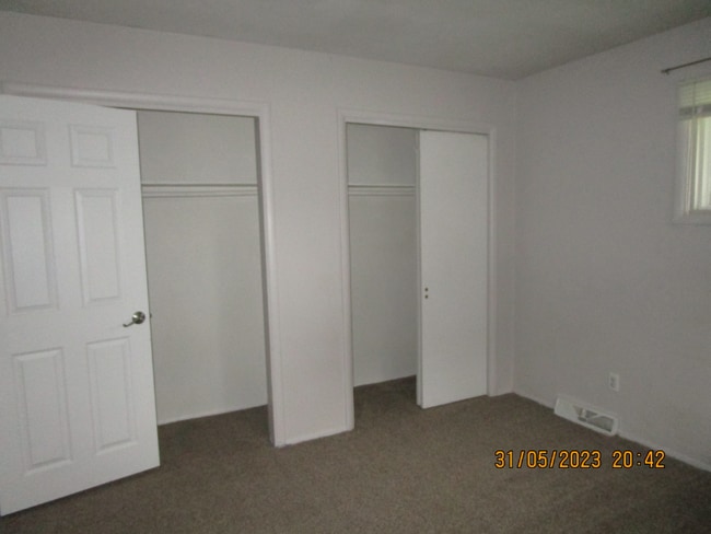 Photo - 8-12 12th St N