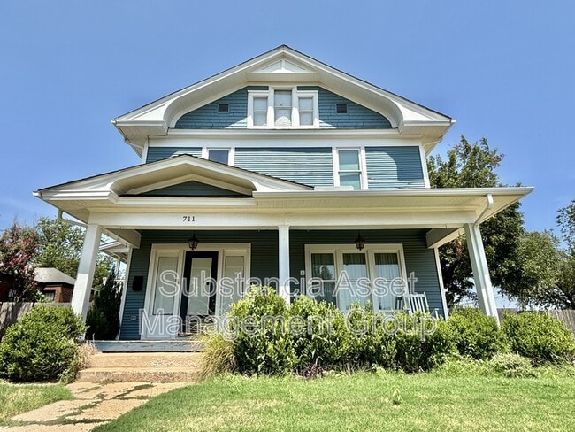 Building Photo - 711 NW 26th St