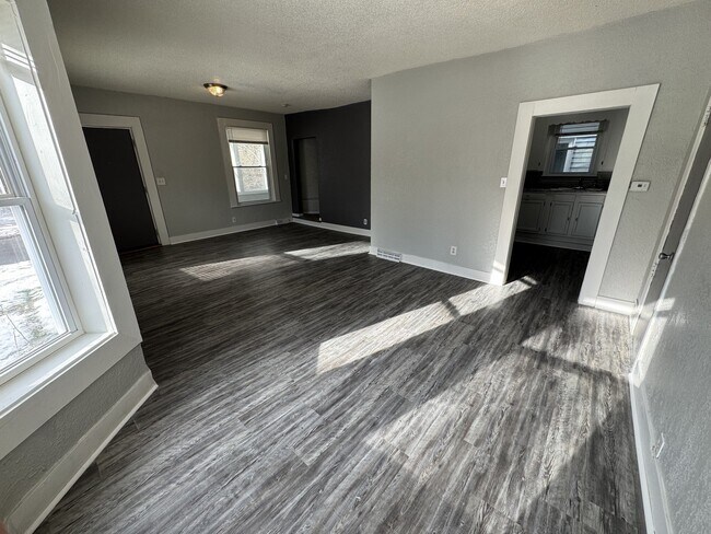 Photo - 858 Kalamazoo Ave SE