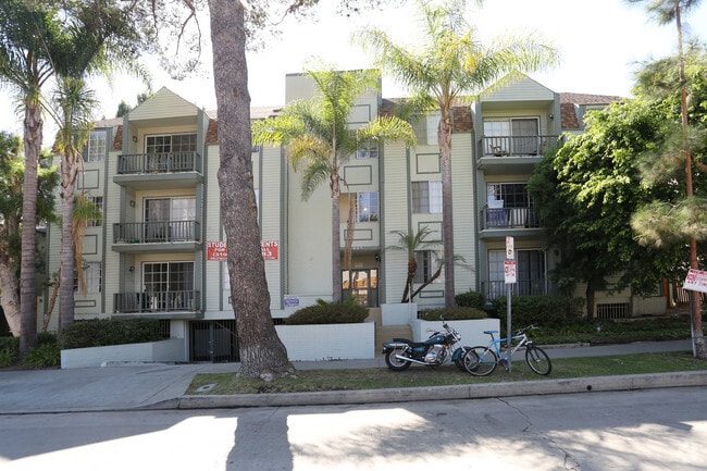 Building Photo - 685 Kelton Ave Rental