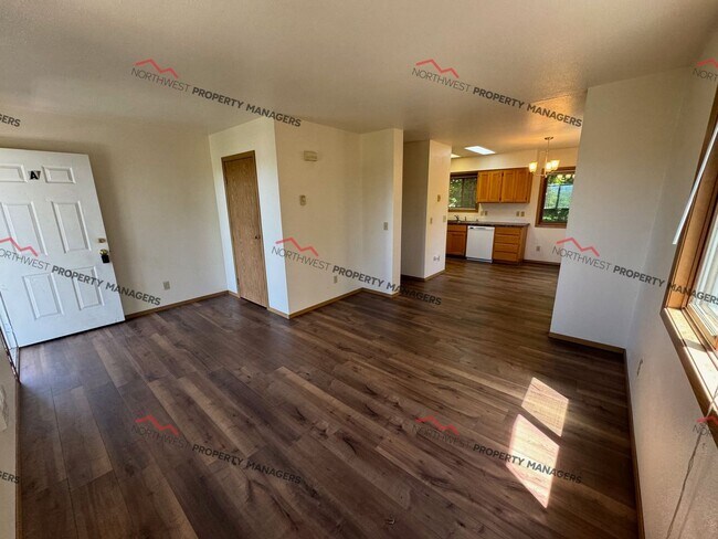 Photo - 240 NE Washington Ave Unidad B