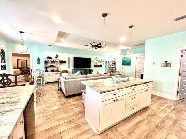 Building Photo - 5402 Pinetree Ave Unit ID1447170P