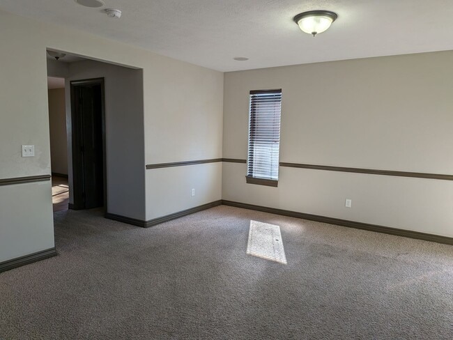 Photo - 3 bed 1.5 bath IMMACULATE END-UNIT Townhome in the Meadows