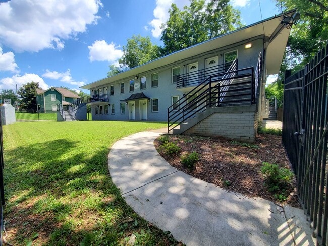 Building Photo - COMING SOON: One bedroom 1 bath apartment - Housing Vouchers accepted Unit 101 Sunset #7 [Luis]