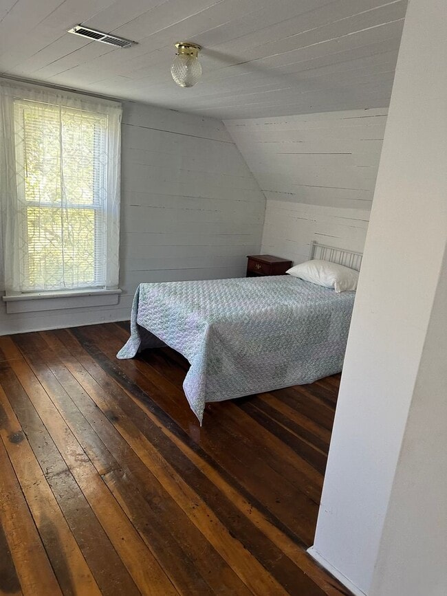 Photo - 4 Bedroom, 2 Bath farm house out in the Co...