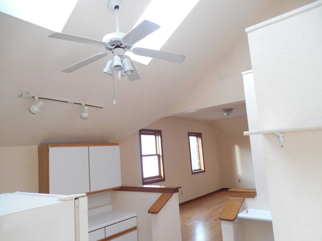 Building Photo - 409 Hill St Unit 4