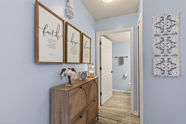 Photo - 805 Old Bridge Rd