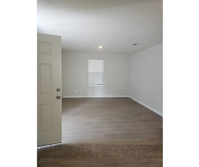 Photo - 1115 E 5th St