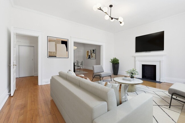 Building Photo - 45 Spadina Rd