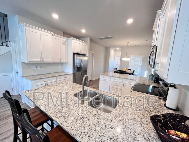 Photo - 1452 Sligo St