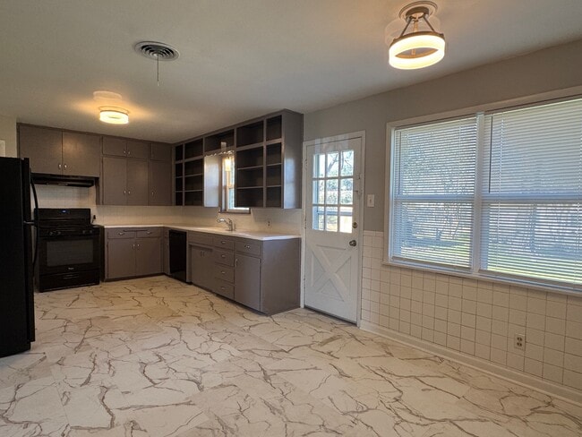 Photo - 110 W Virginia Ave