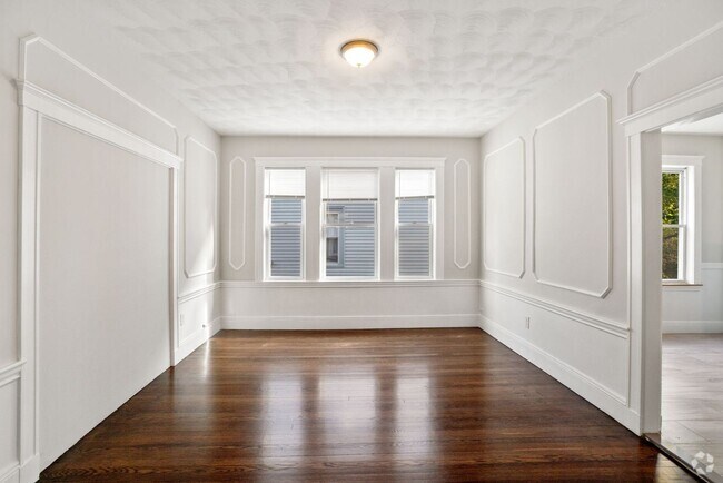 Building Photo - Spacious & Sunny Dorchester 4 Bed Apt With... Unit 2