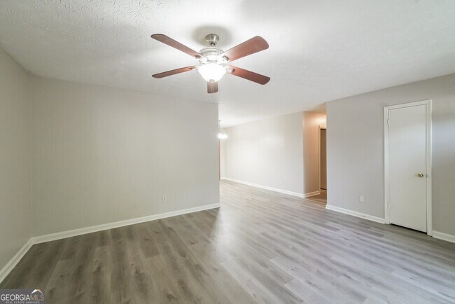 Photo - 1631 Pecan Log Pl