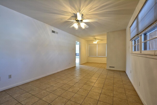 Photo - 4819 44th St