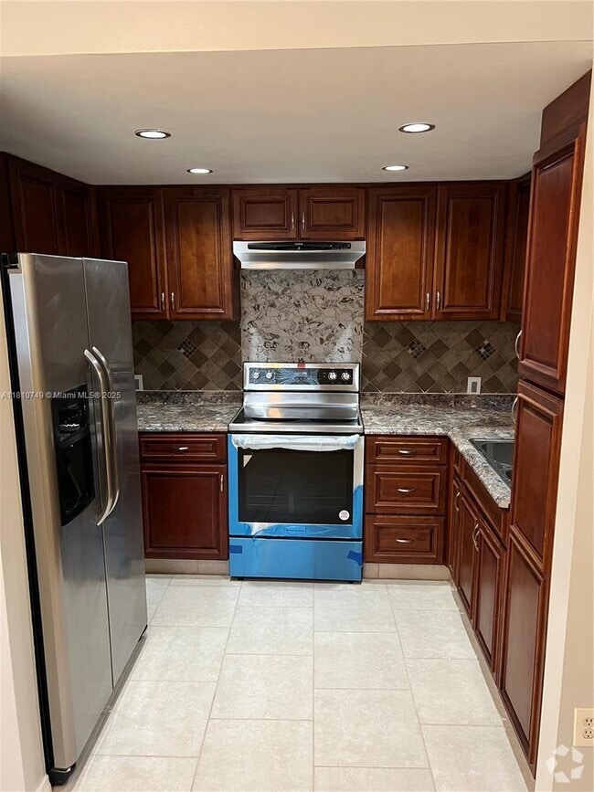 Building Photo - 1515 NE 125th Terrace Unit 204 Rental