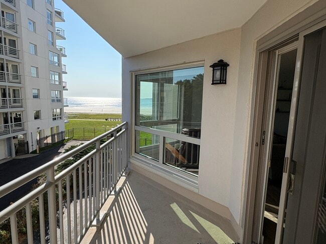 Building Photo - 219 E Grand Ave Unit 3C