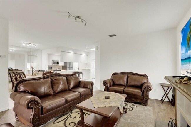 Photo - 7334 Pine Creek Way