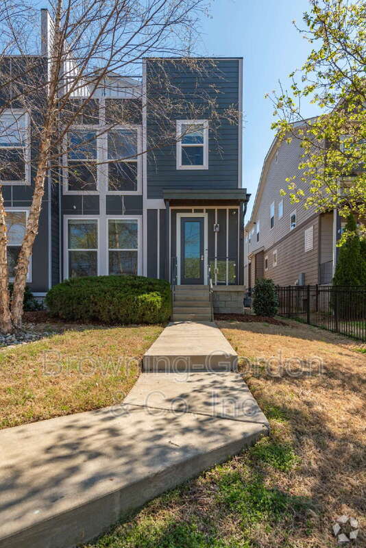 Building Photo - 1426 15th Ave S Rental