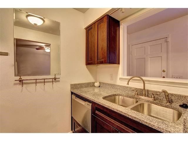 Photo - cute 1-1 3rd floor, UT bus across the stre...