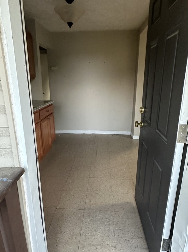 Building Photo - 914 Dartmouth Ave SW Rental