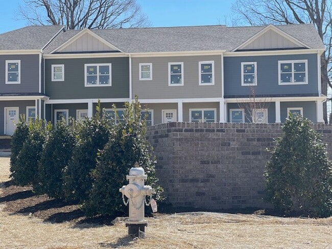 Building Photo - The Summit Townhome Community In Blacksburg