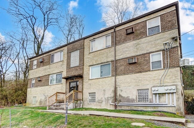 Building Photo - Section 8 APPROVED  3-bedroom Unit 2824 Westknolls Ln - 3