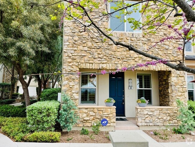 Building Photo - $3995.00 / 1600 sq.ft - 3 bdrm/2.5 bth Van... Rental