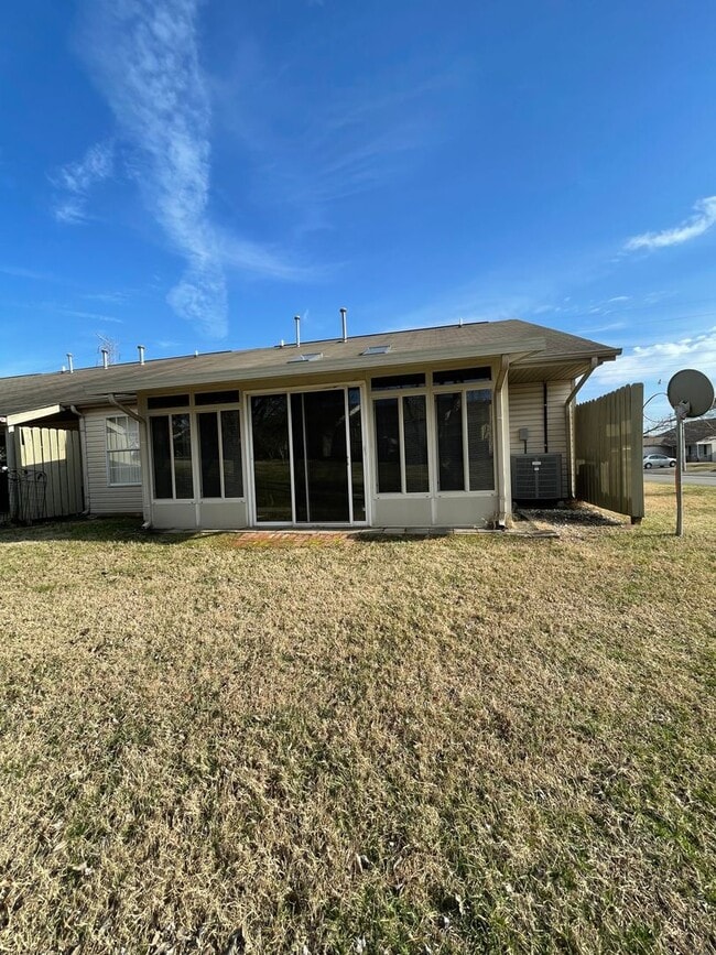 Photo - Maryville 37801 - 2 bedroom, 2 bath condo with a 1-car garage & sunroom - Call Tom Parry (865) 60...