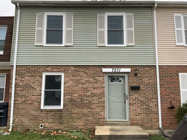 Townhouse front - 7271 Wood Hollow Ter Townhome