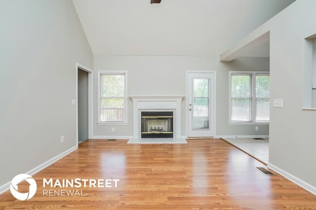 Photo - 5416 Roxborough Point