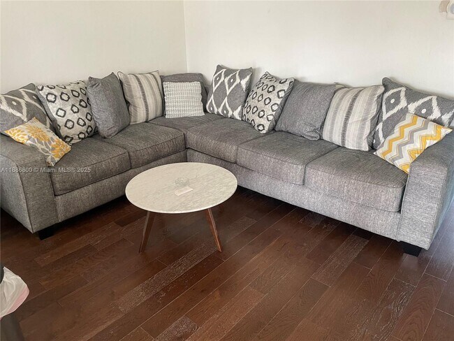 Photo - 15 NW 204th St Unidad 30